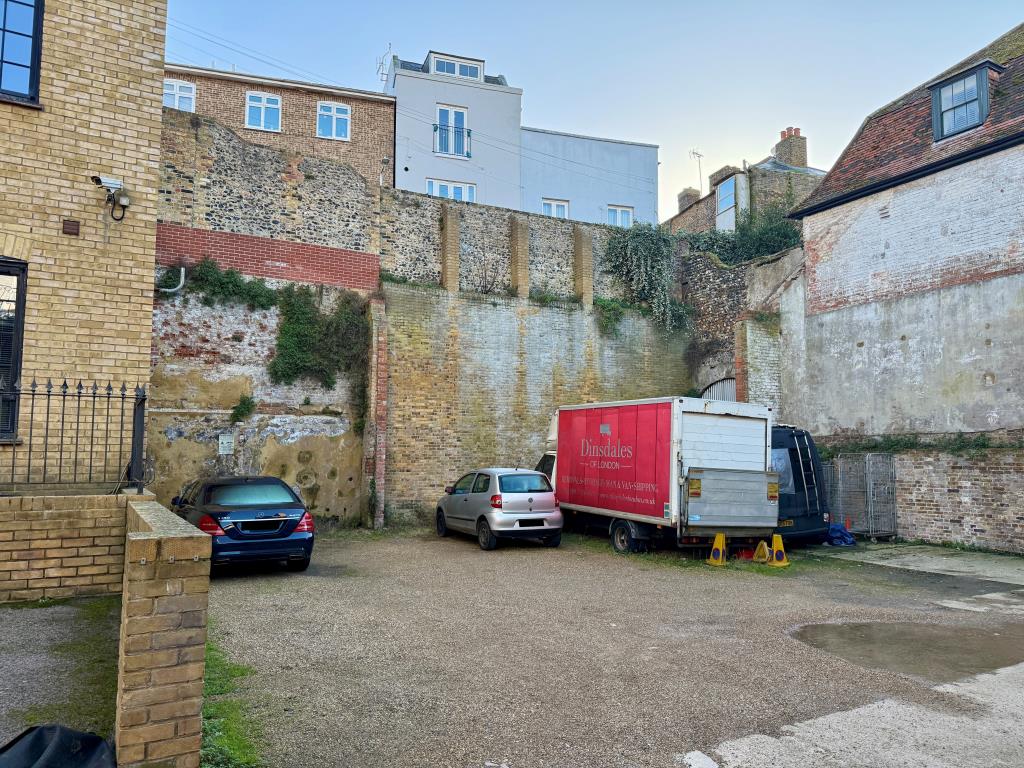 Lot: 141 - LAND WITH PLANNING - Freehold site with planning